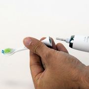 Come pulire lo spazzolino elettrico