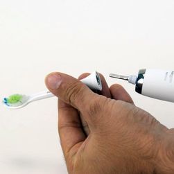 Come mantenere pulito lo spazzolino elettrico