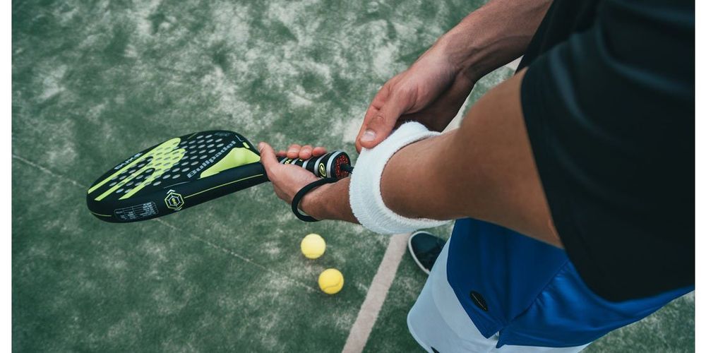 Come scegliere la racchetta da padel: guida all'acquisto