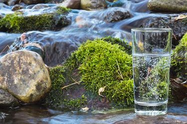 Come scegliere l'acqua minerale: guida 2025