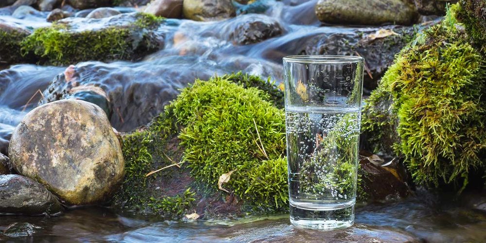 Come scegliere l'acqua minerale: guida 2025