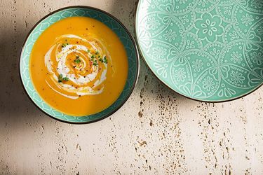 Come scegliere il servizio piatti: guida all'acquisto