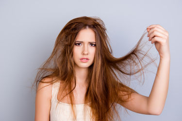 Come scegliere l'integratore per capelli: guida all'acquisto