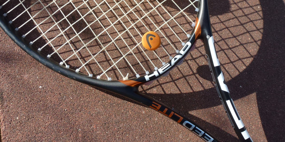 Come scegliere la racchetta da tennis: guida 2025