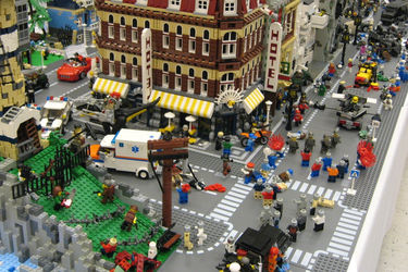 Nell’epoca dello shopping online, Lego apre uno store a Milano
