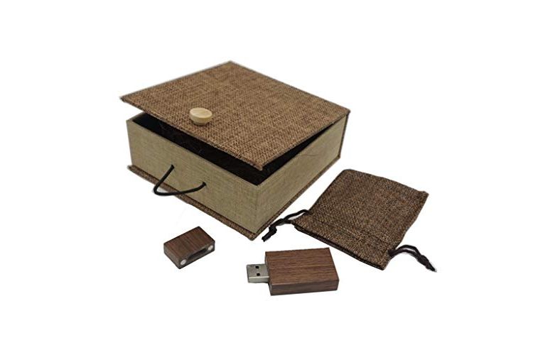 Desuerte Chiavetta USB in noce + confezione regalo di stoffa 16 GB