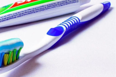 Come scegliere il dentifricio: guida all'acquisto