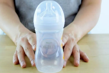 Come scegliere il biberon: guida all'acquisto