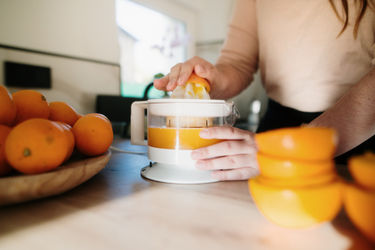 Come scegliere lo spremiagrumi: guida all'acquisto