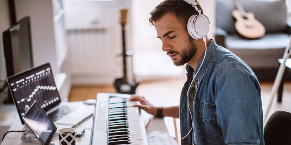 Come scegliere la tastiera musicale: guida all'acquisto