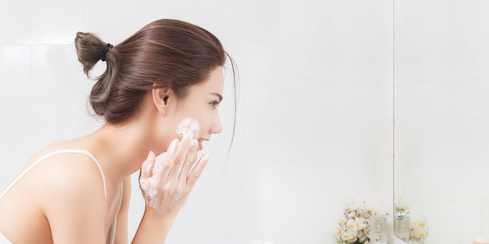 Come scegliere il detergente viso: guida all'acquisto