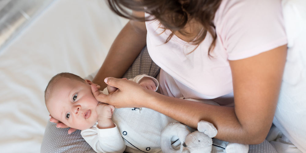 Come scegliere il cuscino allattamento: guida all'acquisto