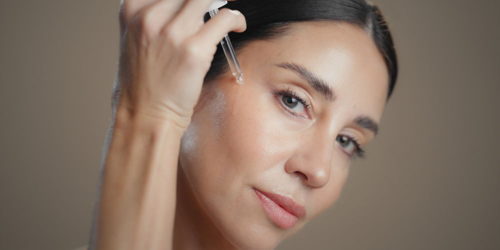 Come scegliere il siero viso: guida all'acquisto
