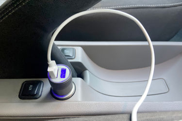 Caricabatteria auto: guida all'acquisto