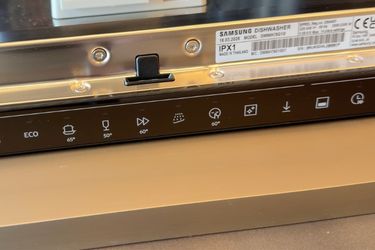 Samsung Bespoke Serie 90 AI: la lavastoviglie che usa l’AI per ridurre i consumi