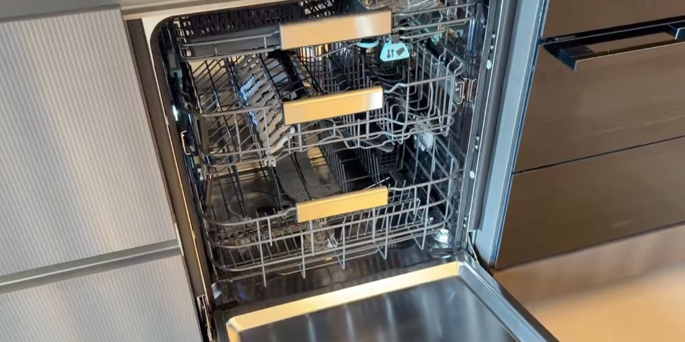 Samsung Bespoke Serie 90 AI: la lavastoviglie che ti fa consumare meno ogni giorno