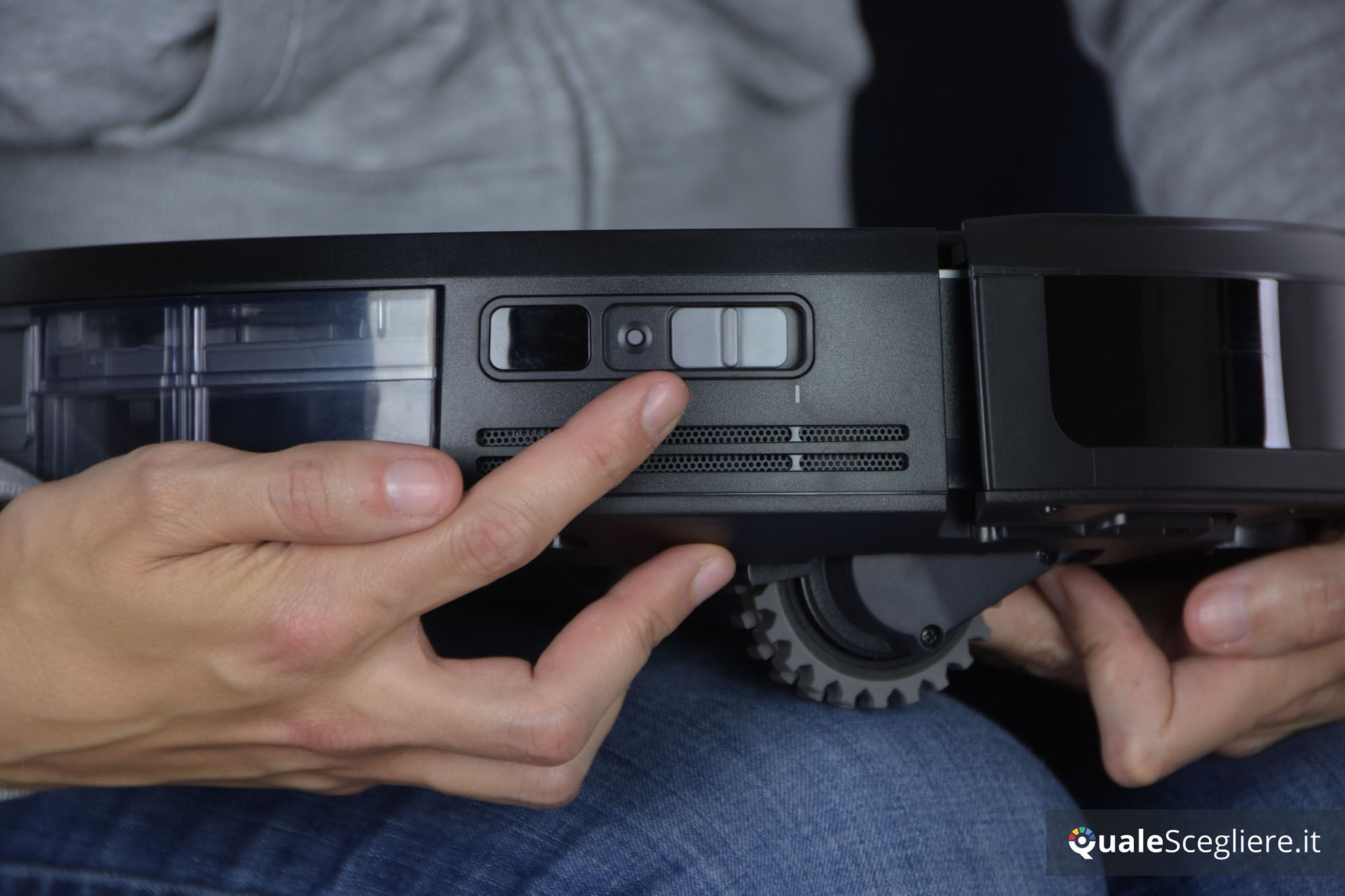 Ecovacs Robotics Deebot 715