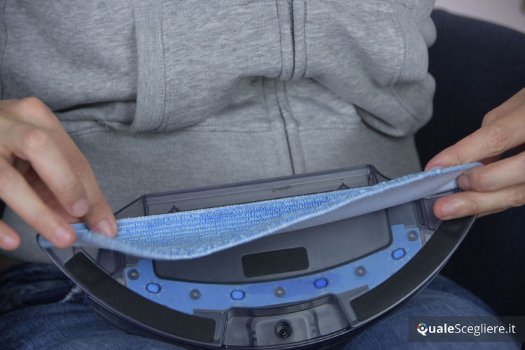 Ecovacs Robotics Deebot 715