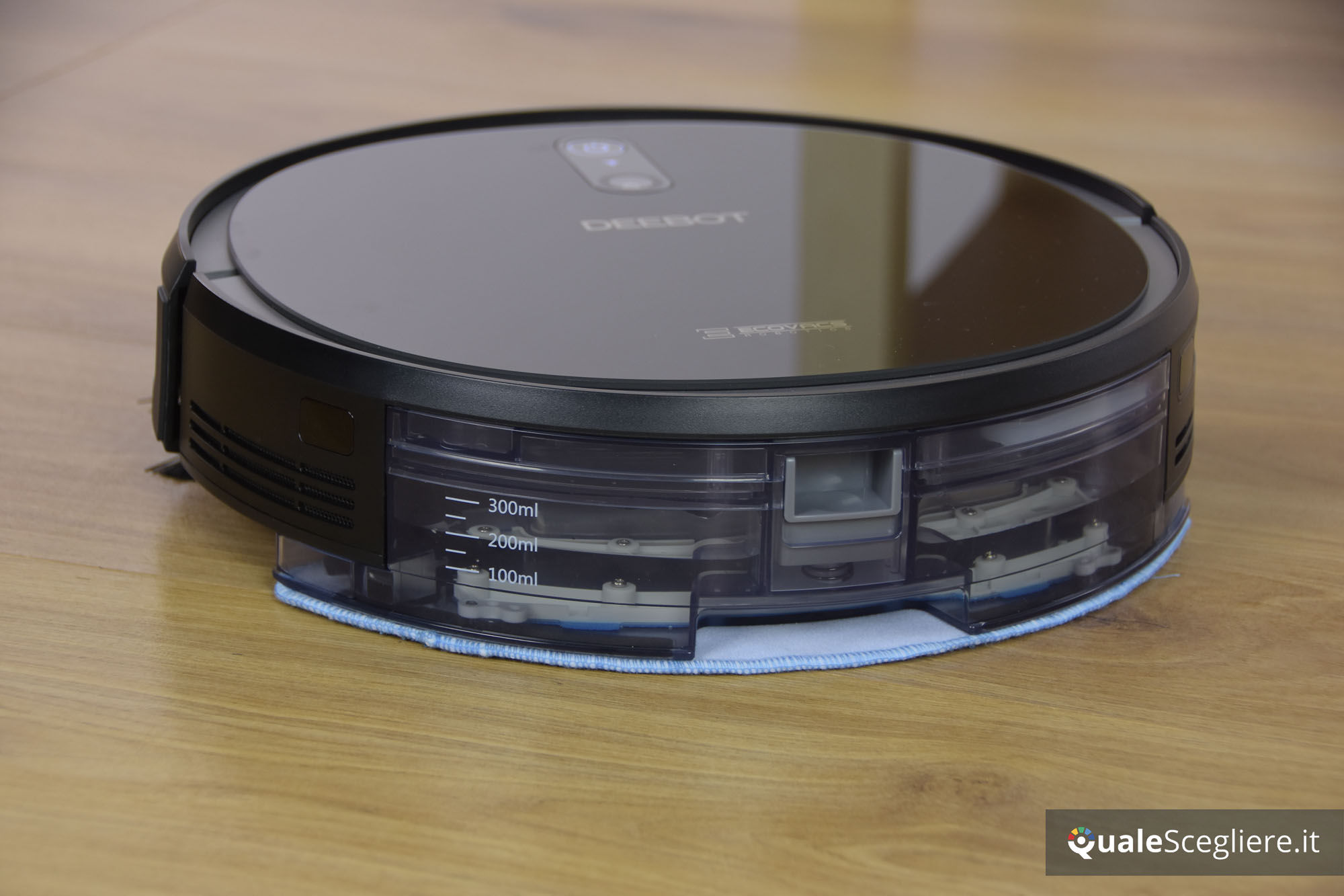 Ecovacs Robotics Deebot 715