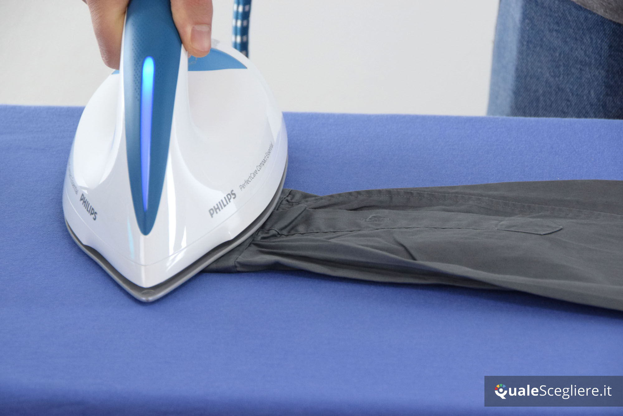 Philips GC6830/20 PerfectCare Compact Essential