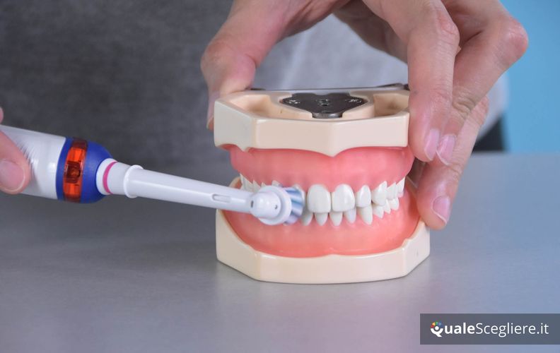 Oral-B Pro 2 2000 N CrossAction