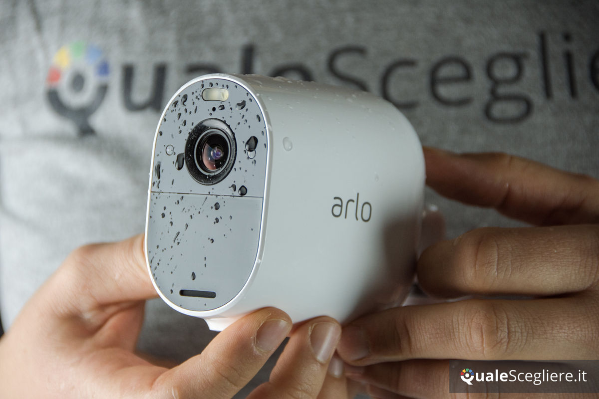 Arlo Essential Spotlight Camera VMC2030-100EUS