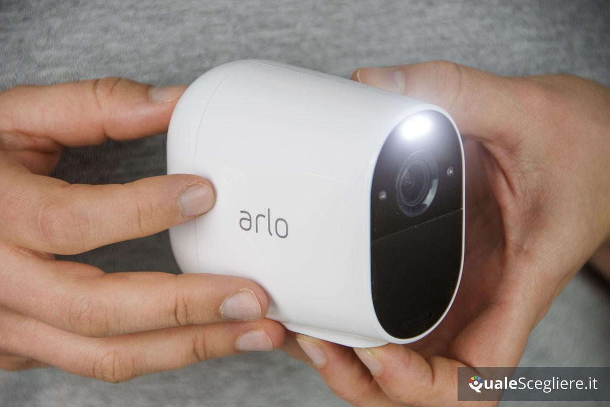 Arlo Essential Spotlight Camera VMC2030-100EUS