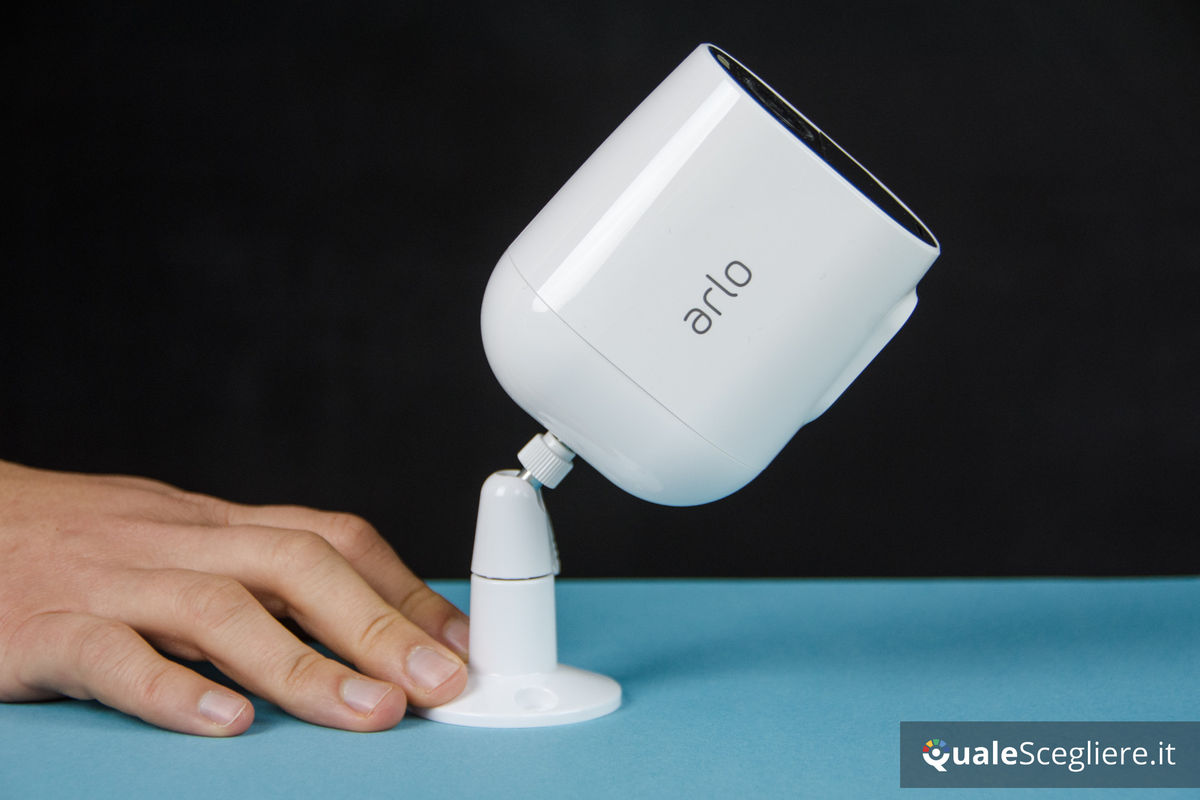 Arlo Essential Spotlight Camera VMC2030-100EUS
