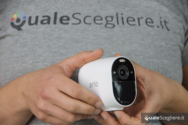 Arlo Essential Spotlight Camera VMC2030-100EUS