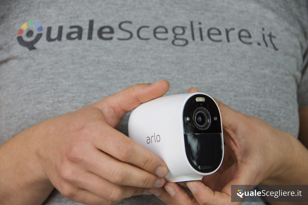 Arlo Essential Spotlight Camera VMC2030-100EUS