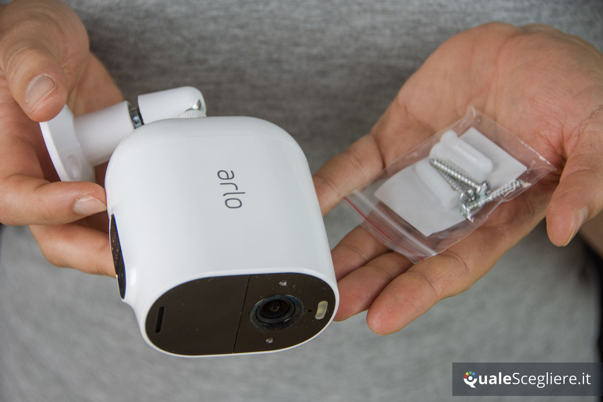 Arlo Essential Spotlight Camera VMC2030-100EUS