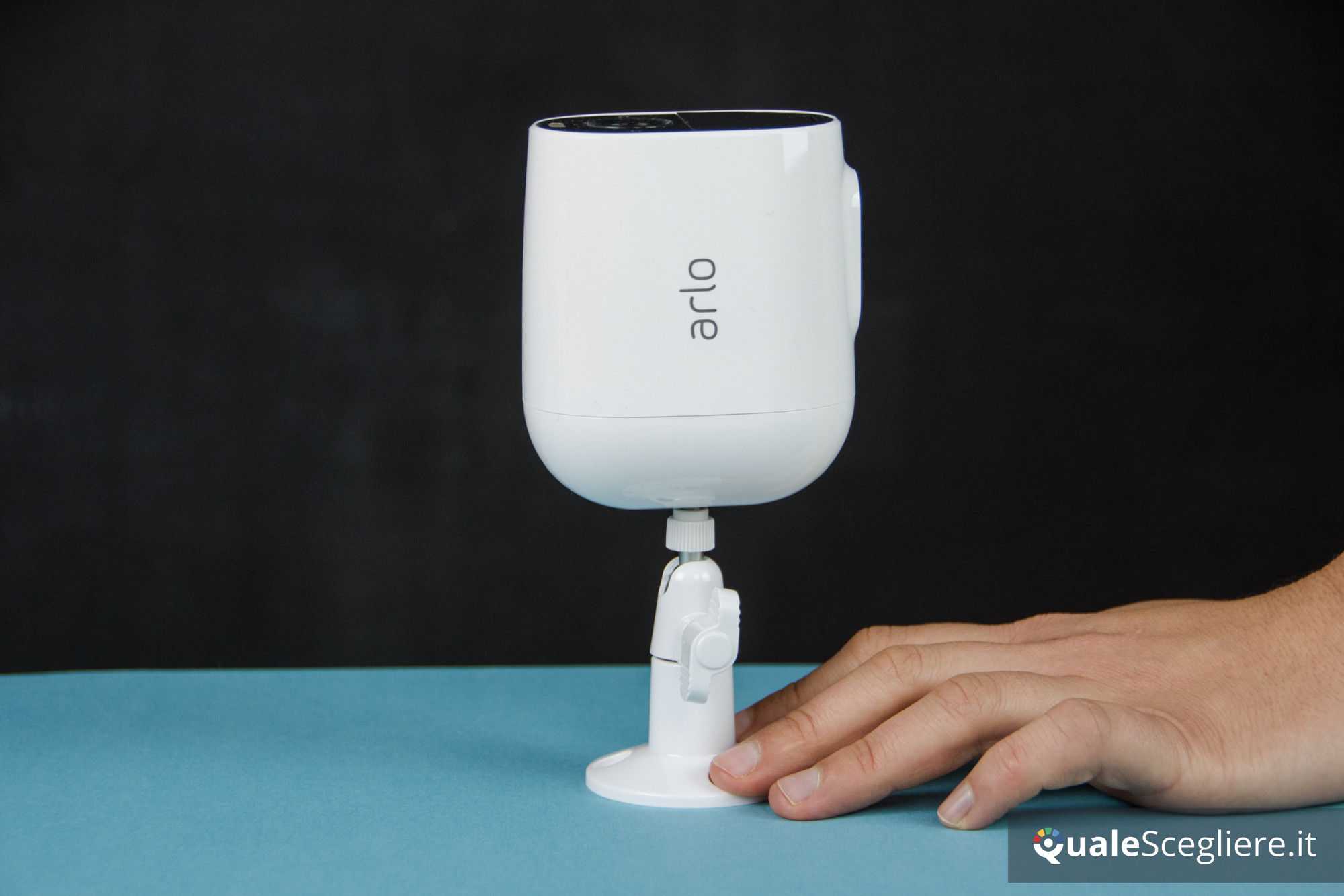 Arlo Essential Spotlight Camera VMC2030-100EUS