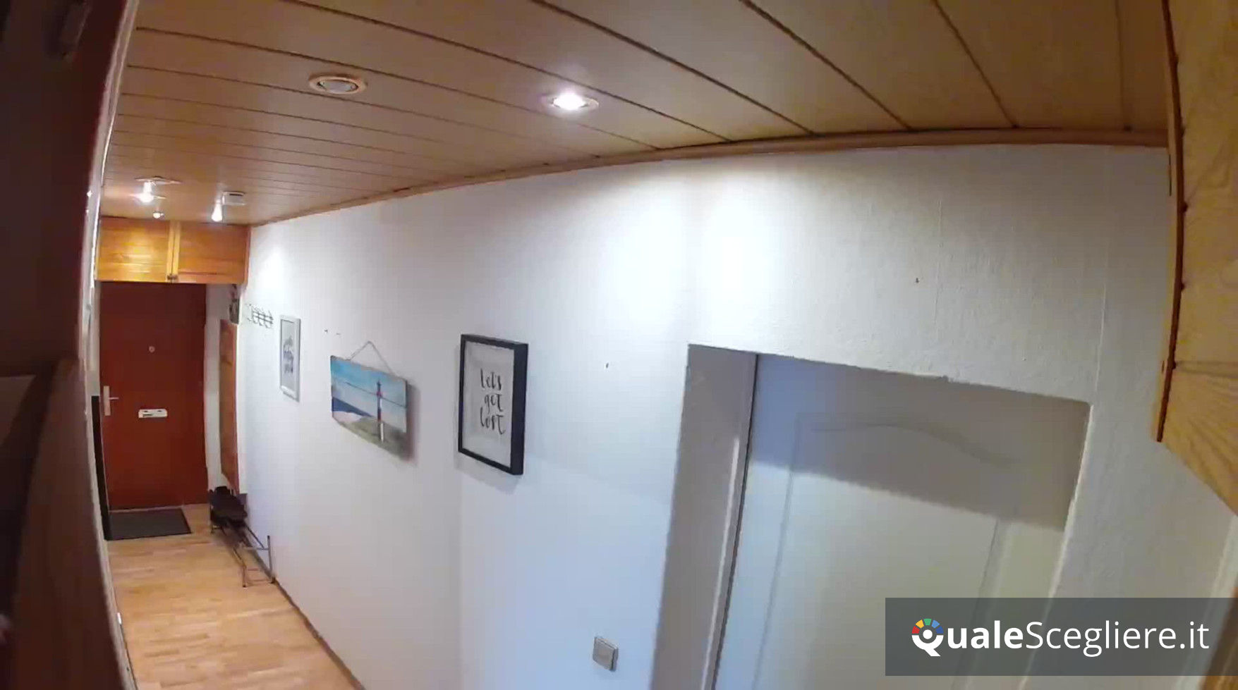 Arlo Essential Spotlight Camera VMC2030-100EUS